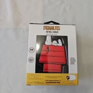 Peanuts Snoopy Dog House USB Wall Charger - CROSS LISTED